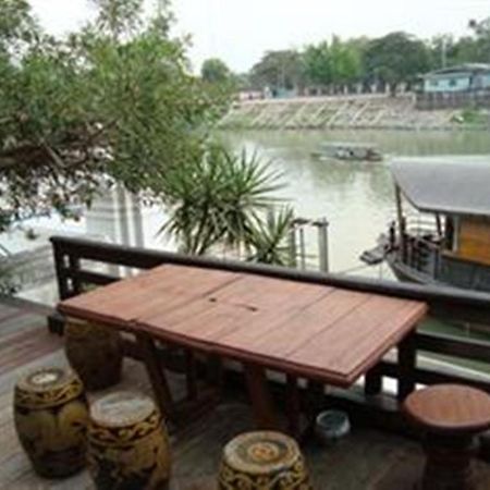 פרה נאקון סי איוטאיה Ayothaya Riverside House מראה חיצוני תמונה